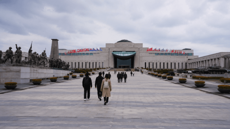 War Memorial of Korea guide 2026 with large memorial building, stone plaza, cloudy sky, statues and visitors in Seoul