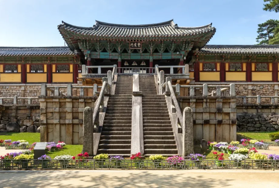 Cheongungyo and Baegungyo stairways, photographed by Basile Morin in June 2024