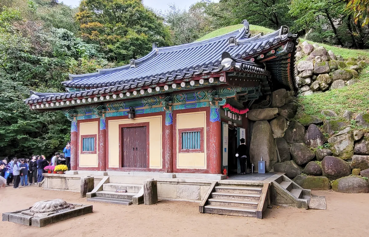 Entrance building at Seokguram Grotto, photographed by Bernard Gagnon in October 2022